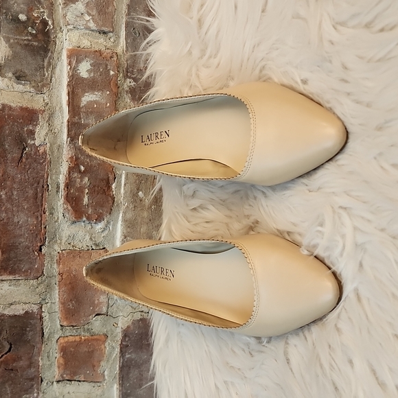 Lauren Ralph Lauren Scalloped Edge Shoes, Size 10B - Picture 3 of 9